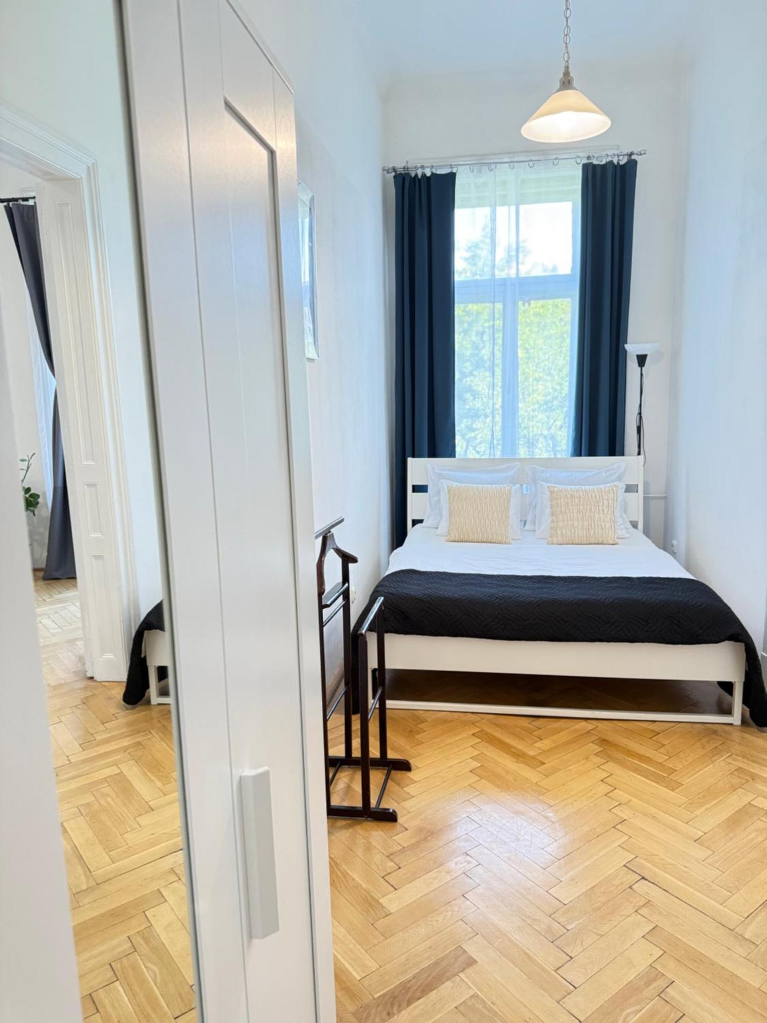 Apartment Hviezdoslav Square, The Historic Heart Of Bratislava Apartament *